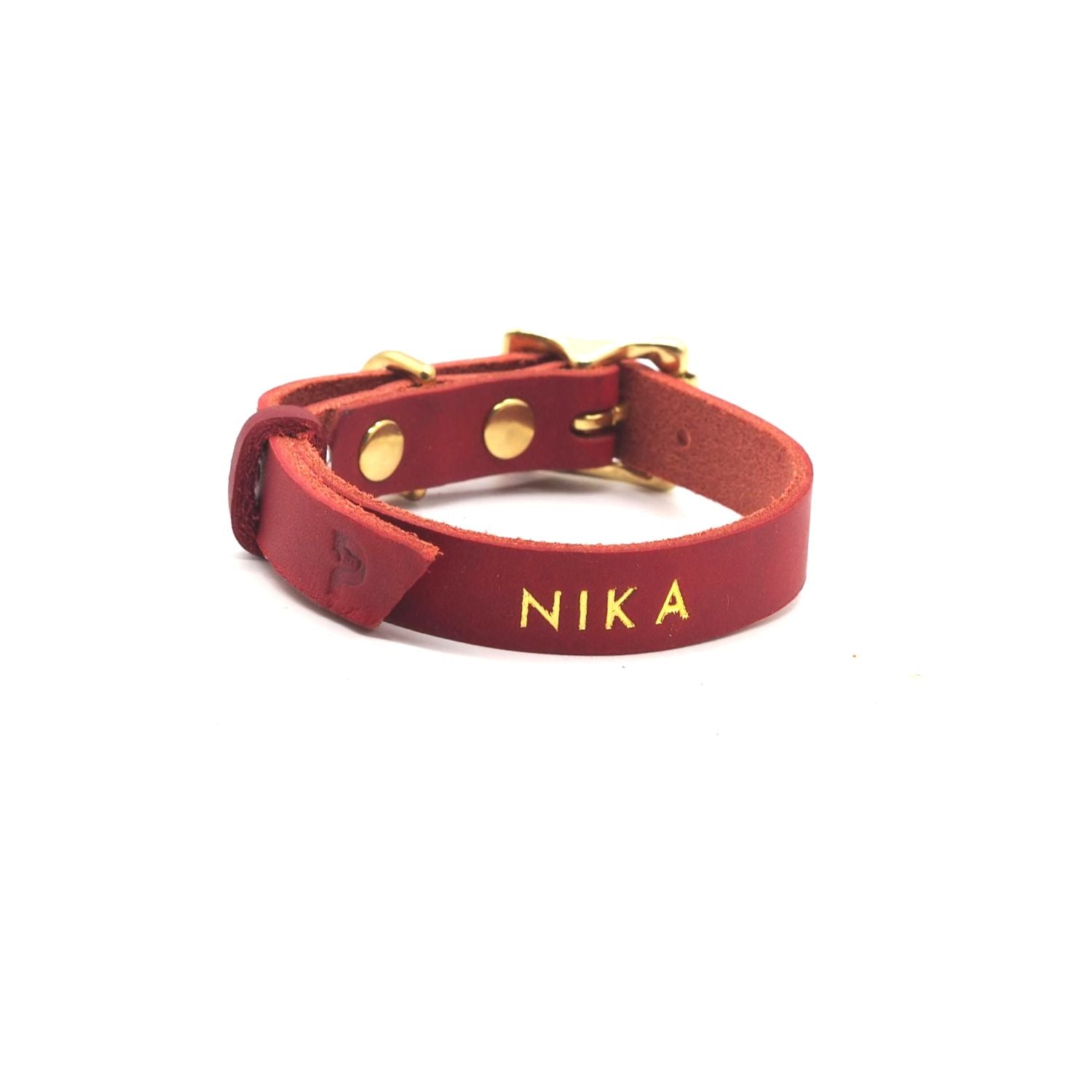 Personalizable puppy collar made of greased leather