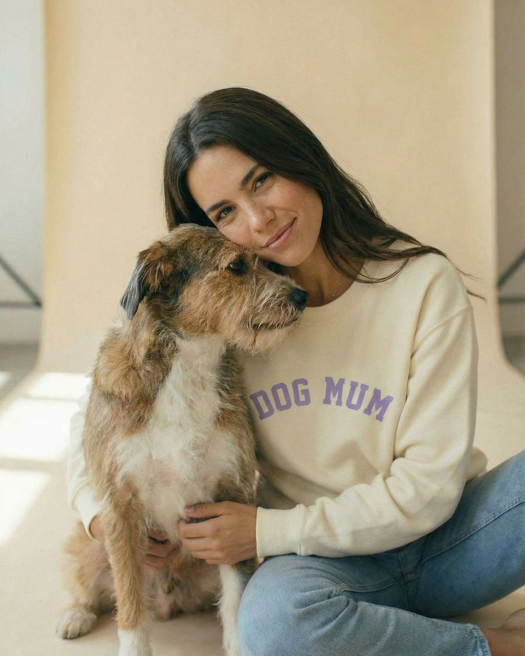 Premium Organic Sweatshirt 'DOG MUM' Lavendel | Vintage White