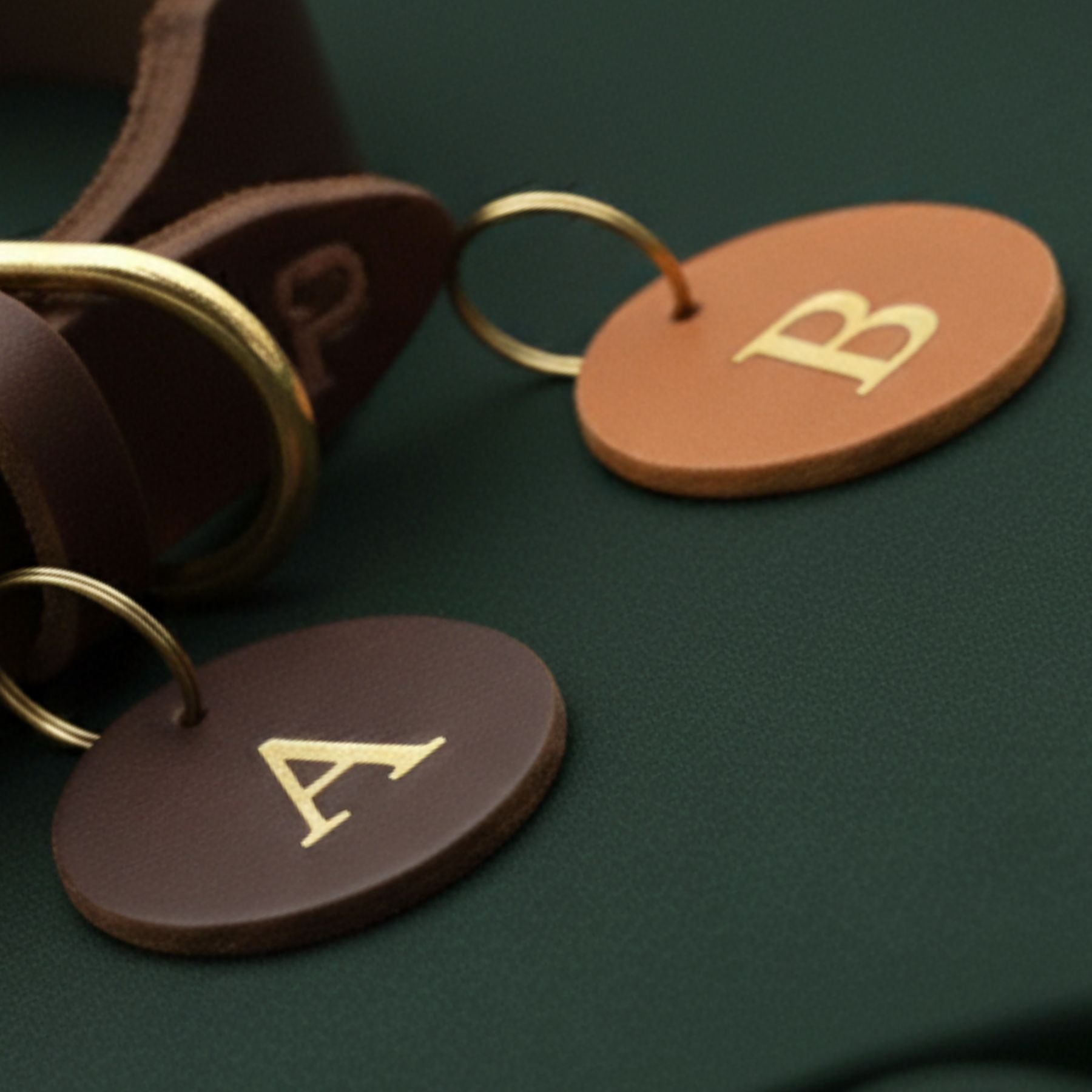 GRATIS zu jedem Lederhalsband | Anhänger mit Hunde-Initial