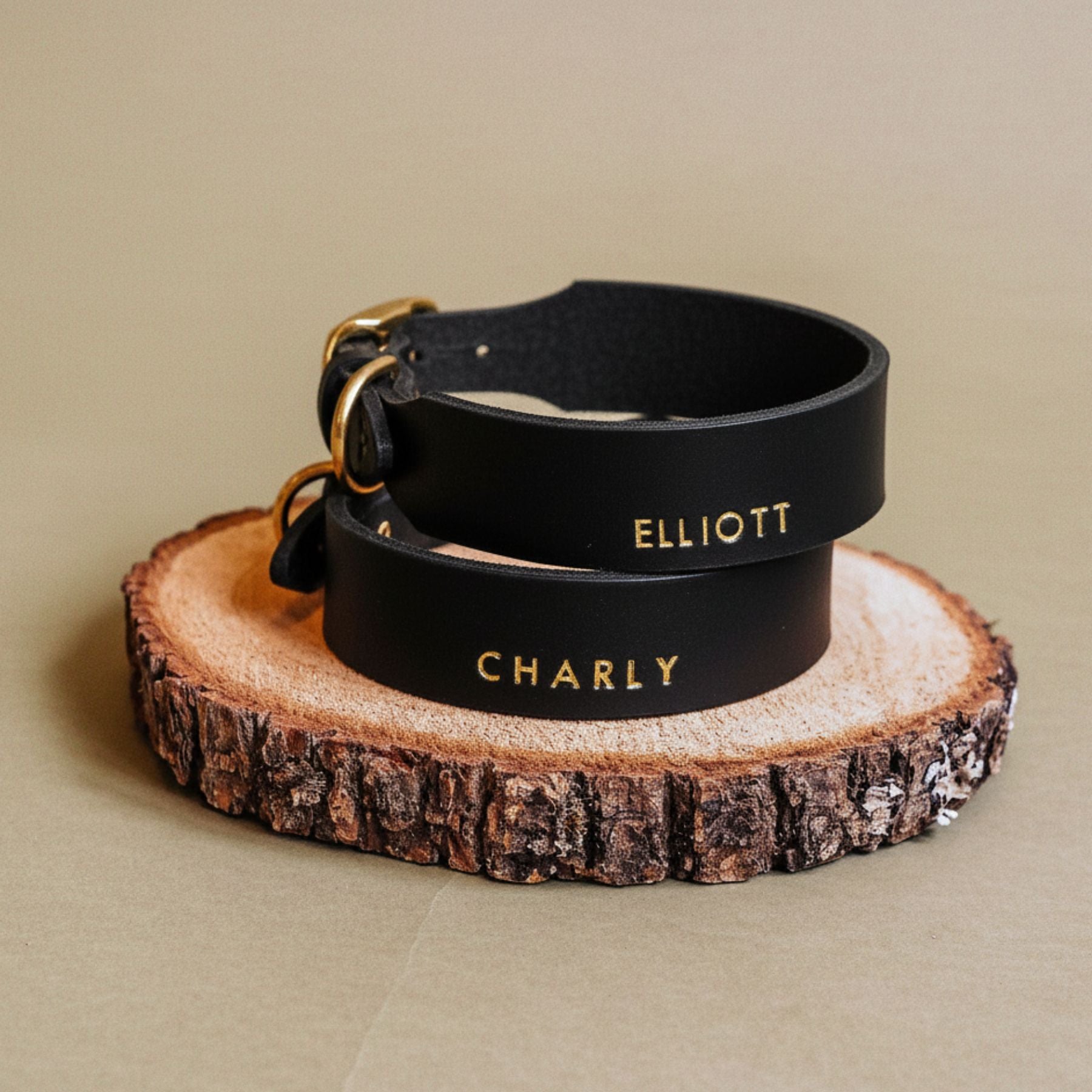 Personalisierbares Lederhalsband mit Name | Schwarz