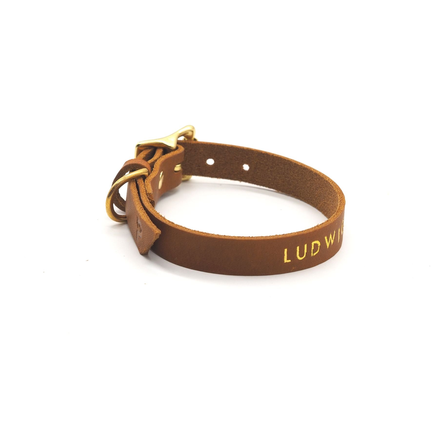 Narrow leather collar in cognac