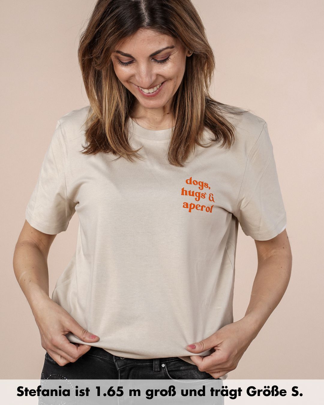 Organic Frauen-Shirt 'dogs, hugs & aperol' | Desert Dust