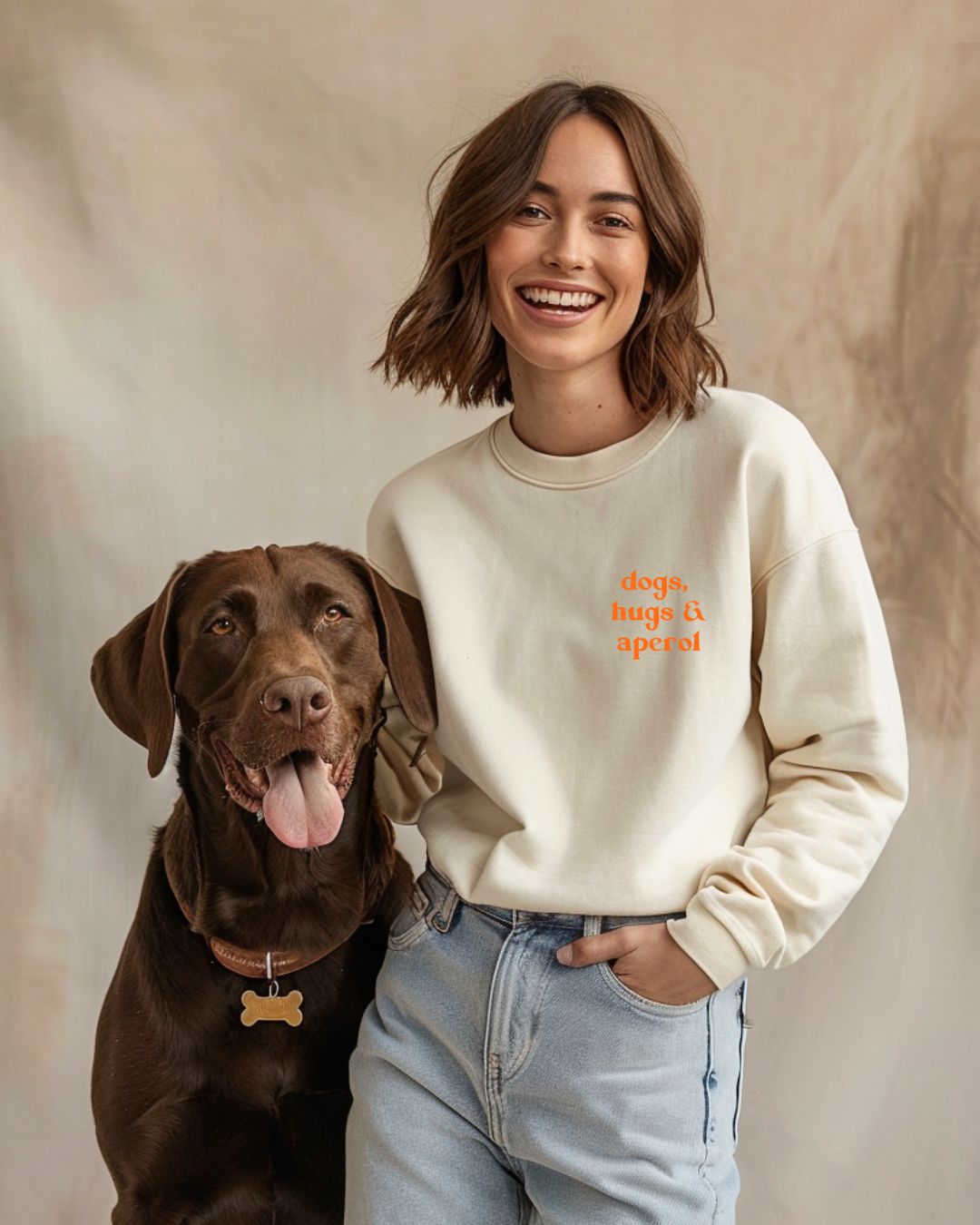 Premium Organic Sweatshirt 'dogs, hugs & aperol'
