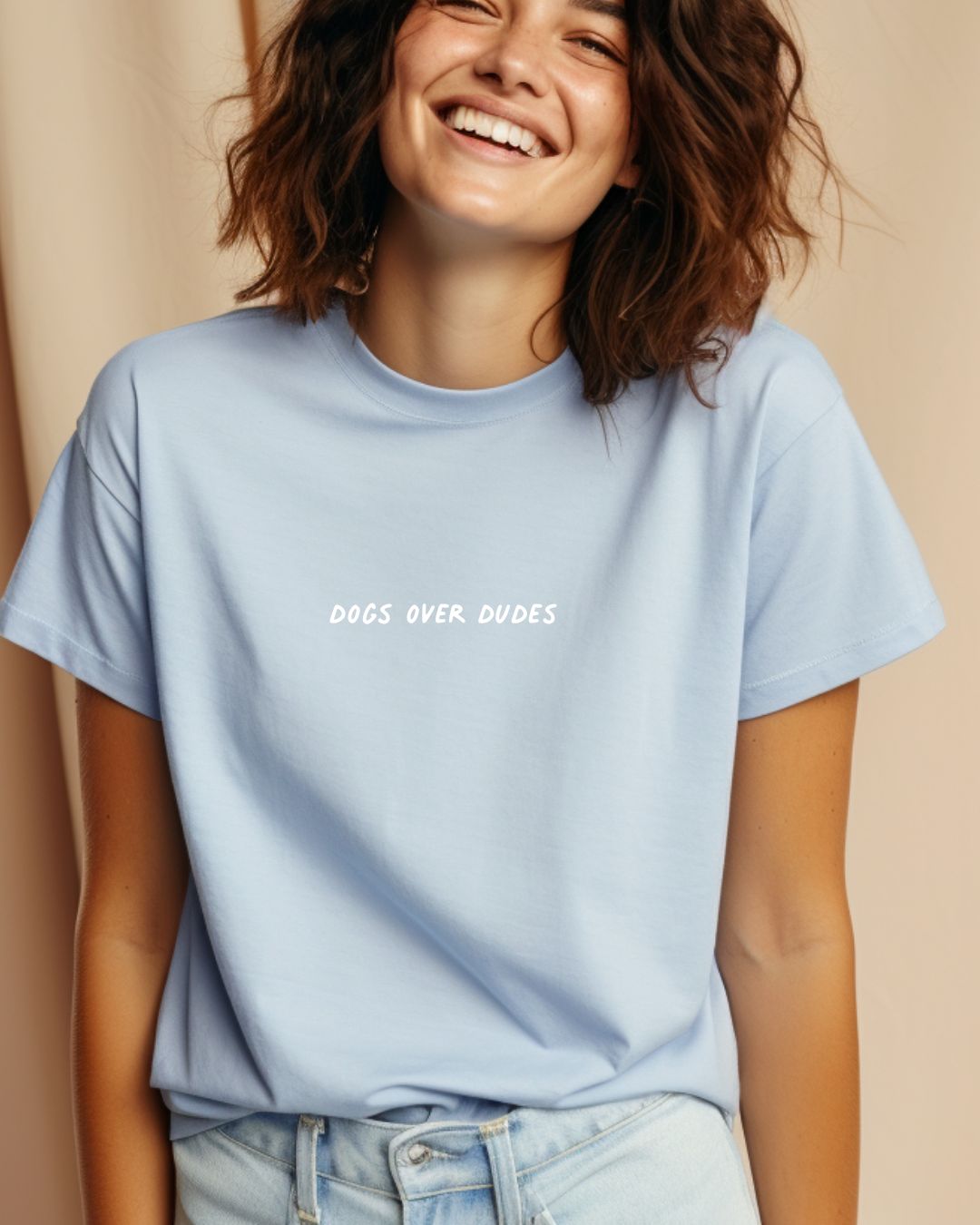 Premium Organic Frauen-Shirt 'dogs over dudes' | Serene Blue