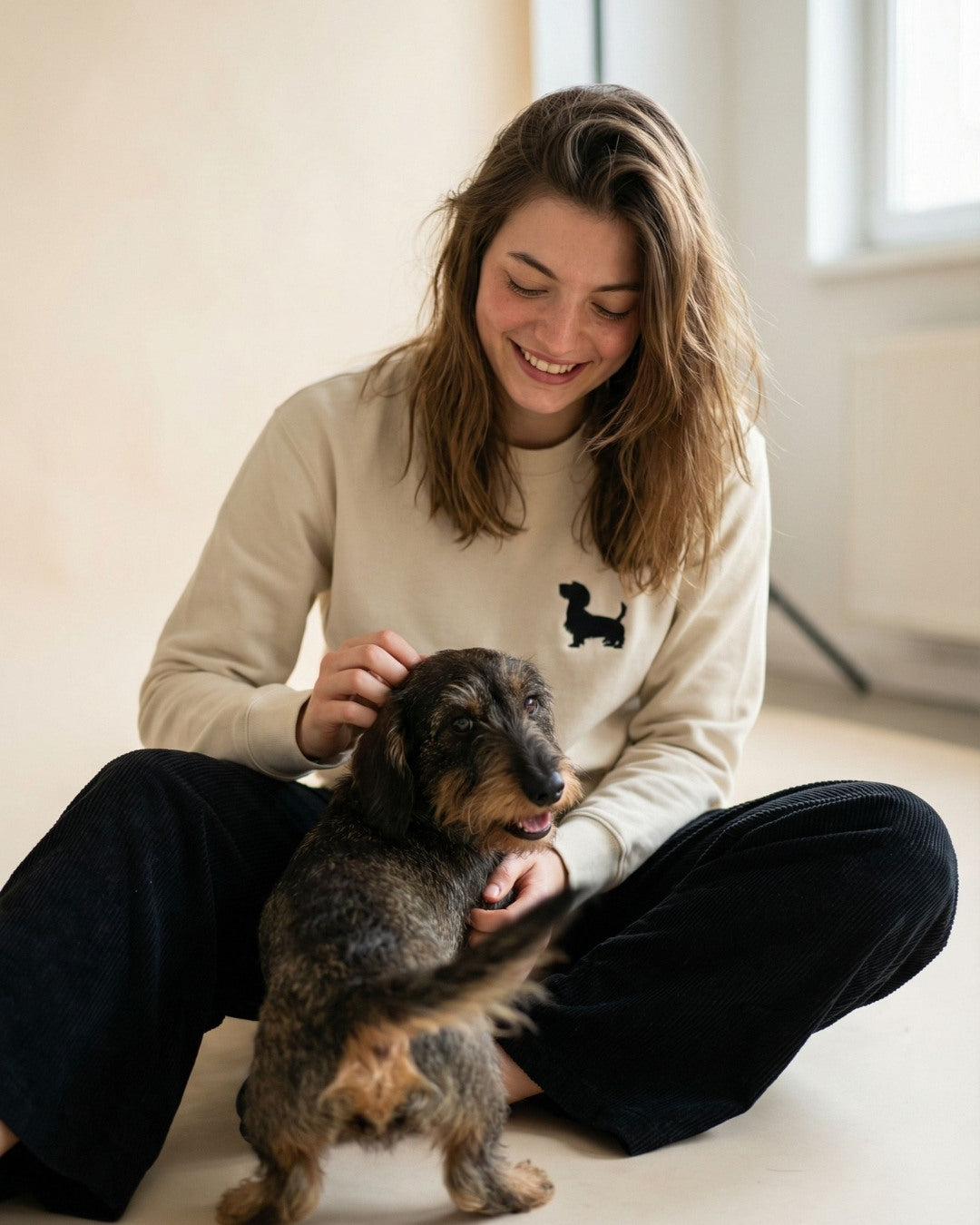 Premium Organic Sweatshirt mit deiner Hunderasse | Vintage White